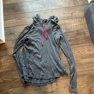Womens Under Armour top size medium
